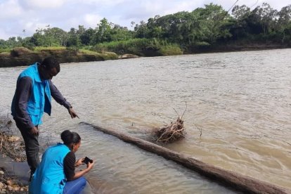Hay alerta en Quinindé por manchas en el río Blanco.