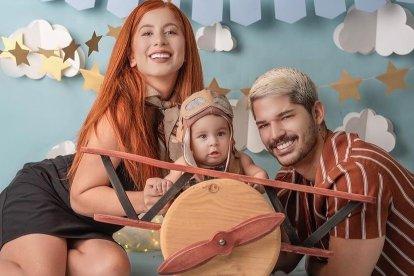 Renier Izquierdo formó una familia con la bailarina Antonella Moscoso, con quien tiene a su hijo Renier Antonio.