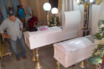 Los cuerpos de las niñas está siendo velados en Pedro Carbo.