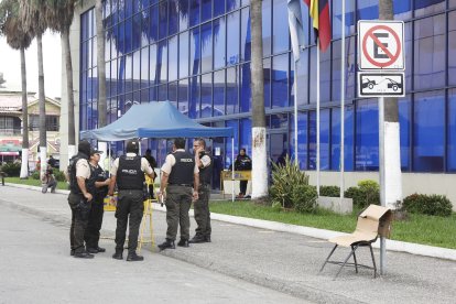 Tras el hecho policías llegaron a las instalaciones de CNEL.