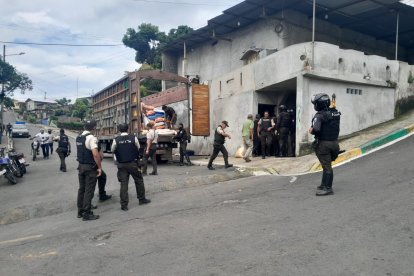 Los agentes localizaron el camión reportado como robado.