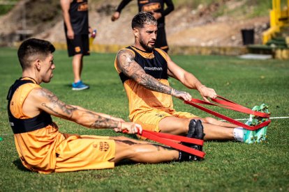 Braian Oyola y Francisco Fydriszewski en el último entrenamiento de Barcelona.