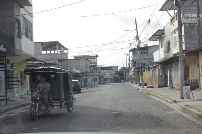 Este viernes se veían pocas personas en los callejones que conforman el área.