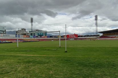El mal estado de la cancha hizo que deje de ser sede del Deportivo Cuenca. Ya se trabaja en dos fases de su recuperación.