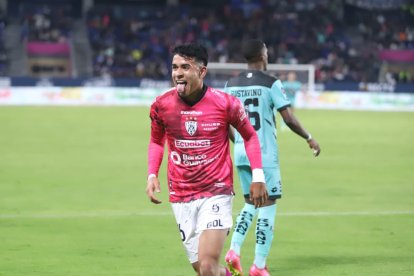 Kendry Páez hizo un golazo ante Cumbayá.