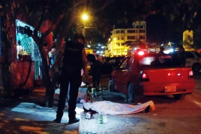 En uno de los casos, la víctima quedó a un costado de la calle.