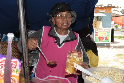 Todos los clientes de María Zuquillo la la llaman “abuelita”.