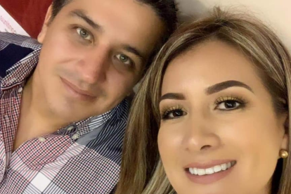 La víctima junto a su hermana Samara Rivera.