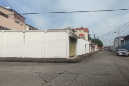 En el norte de Guayaquil sector La Herradura, una mujer asesinada, fue arrojada desde un vehículo