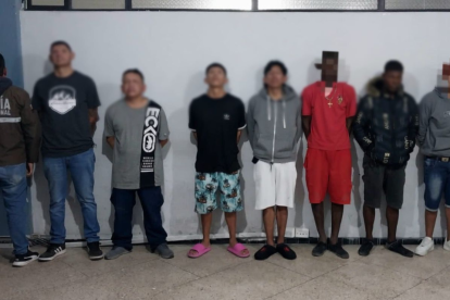 La Policía presentó a los sospechosos detenidos.