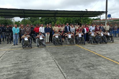 Una familia con capacidades especiales fue policía por un día.