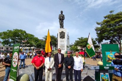 Autoridades rindieron tributo al coronel Vargas Torres, en Esmeraldas.