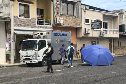 La víctima quedó tendida en el piso