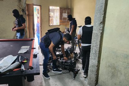 En el sitio había tres motocicletas y un chasis, según constataron agentes policiales.
