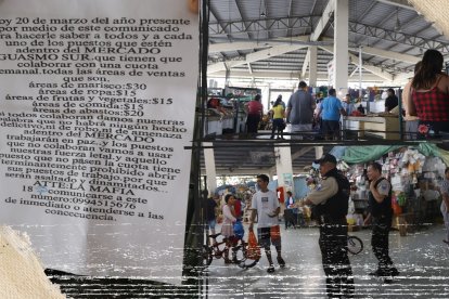 El terror se ha apoderado de los comerciantes de este mercado ubicado en el Guasmo Sur. Piden la presencia de policías y militares.