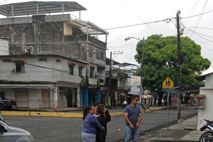 Familiares del agente arribaron a Babahoyo desde Quito para retirar el cadáver.