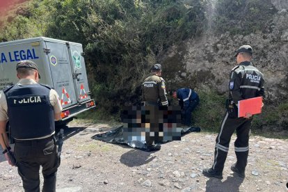 El cadáver de la mujer chamuscada todavía no ha sido identificado por la Policía.