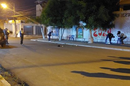 En uno de los sitios, los peritos de Criminalística recogieron indicios de un arma tipo fusil.