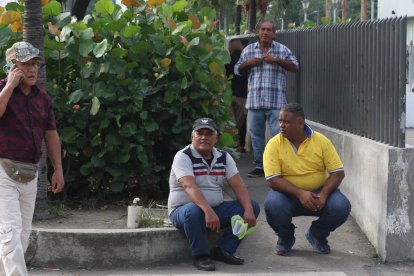 Familiares de Danny Velásquez llegaron a la morgue para retirar su cuerpo.