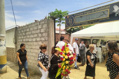 Quienes apreciaban a la alcaldesa Brigitte García acudieron a su velorio.