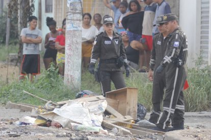 El cadáver tenía escombros encima.