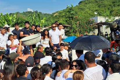 Escenas de dolor se vivieron en el último adiós de la alcaldesa de San Vicente