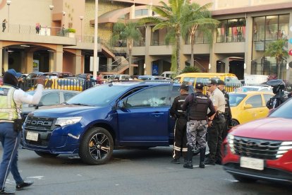 El vehículo se encontraba en la mitad de la arteria vial en la tarde del martes 26.