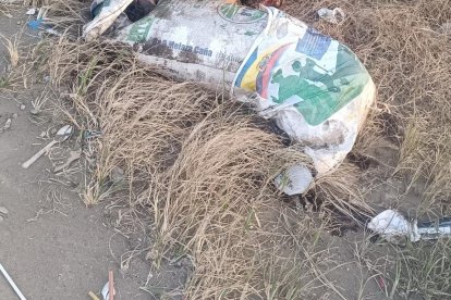 Los restos humanos aparecieron en sacos.