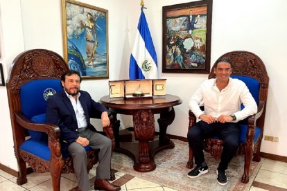 El alcalde de Samborondón, Juan José Yúnez y el vicepresidente de El Salvador, Félix Ulloa.