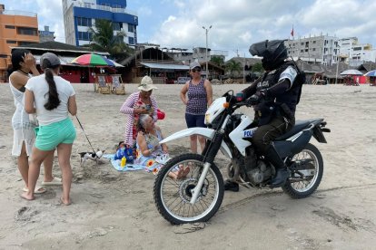 Agentes de la Policía esperan darle tranquilidad a los viajeros por el feriado de Semana Santa