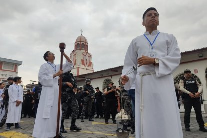 Empezó la procesión del Cristo de Consuelo en Guayaquil.