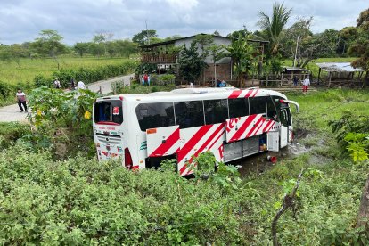 Bus de la Reina del Camino sufrió accidente de tránsito.