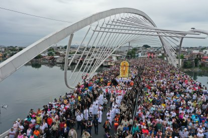 La procesión del Cristo del Consuelo congregó a casi medio millón de personas.