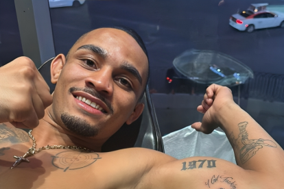 Andre Lima mostró con alegría su tatuaje de la mordida.