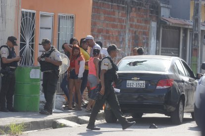 Familia baleada en el sector El Bosque, del cantón Durán.
