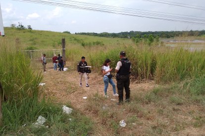 El cadáver fue hallado afuera de una hacienda. Camioneros dieron la voz de alerta.