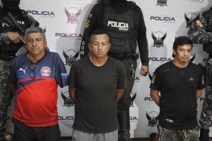 Tres hombres fueron detenidos por el ataque a policías.