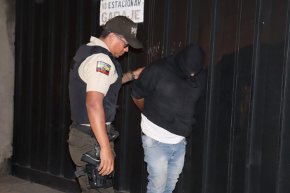La Policía detuvo a varios sospechosos.