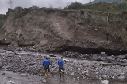 La policía indaga si el cuerpo fue abandonado o arrastrado por el río