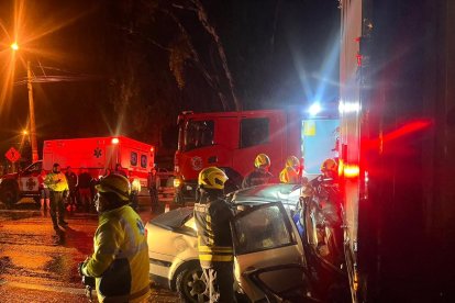 Los bomberos atendieron la emergencia en más de dos horas.