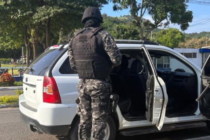 Una unidad policial en Esmeraldas sufrió ataque violento.