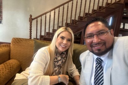 Carolina Jaume y su abogado Francisco Onofa Medina.