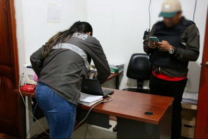 Agentes de la Policía y Fiscalía buscaron indicios en la oficina de una funcionario del cantón Pasaje, provincia de El Oro.