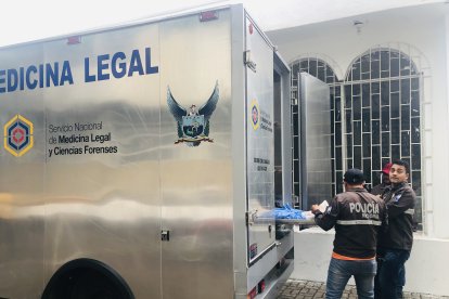 El hombre estaba laborando cuando sufrió la descarga eléctrica.