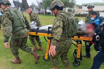 El herido fue llevado en un helicóptero al Hospital Militar de Quito.