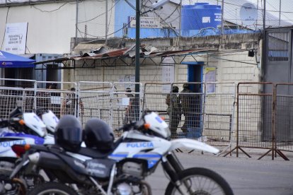 Un agente penitenciario fue alertado de lo que sucedió al interno.