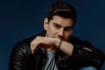 Isaac Delgado, presentador del matinal Noticias de la mañana.