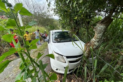 Así quedó el vehículo estrellado en Malacatos.