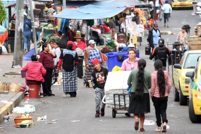 Los comerciantes del mercado San Diego de Quito siguen siendo víctimas de los extorsionadores.