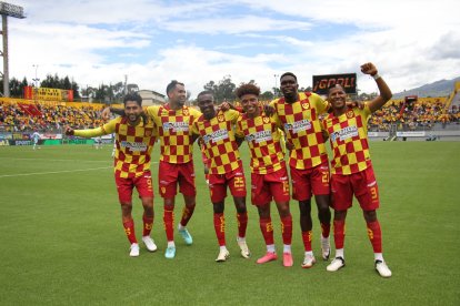 En celebración, los 'pelados' de Aucas.